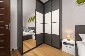 1 slaapkamer, een strijkplank/strijkijzer, wifi, beddengoed