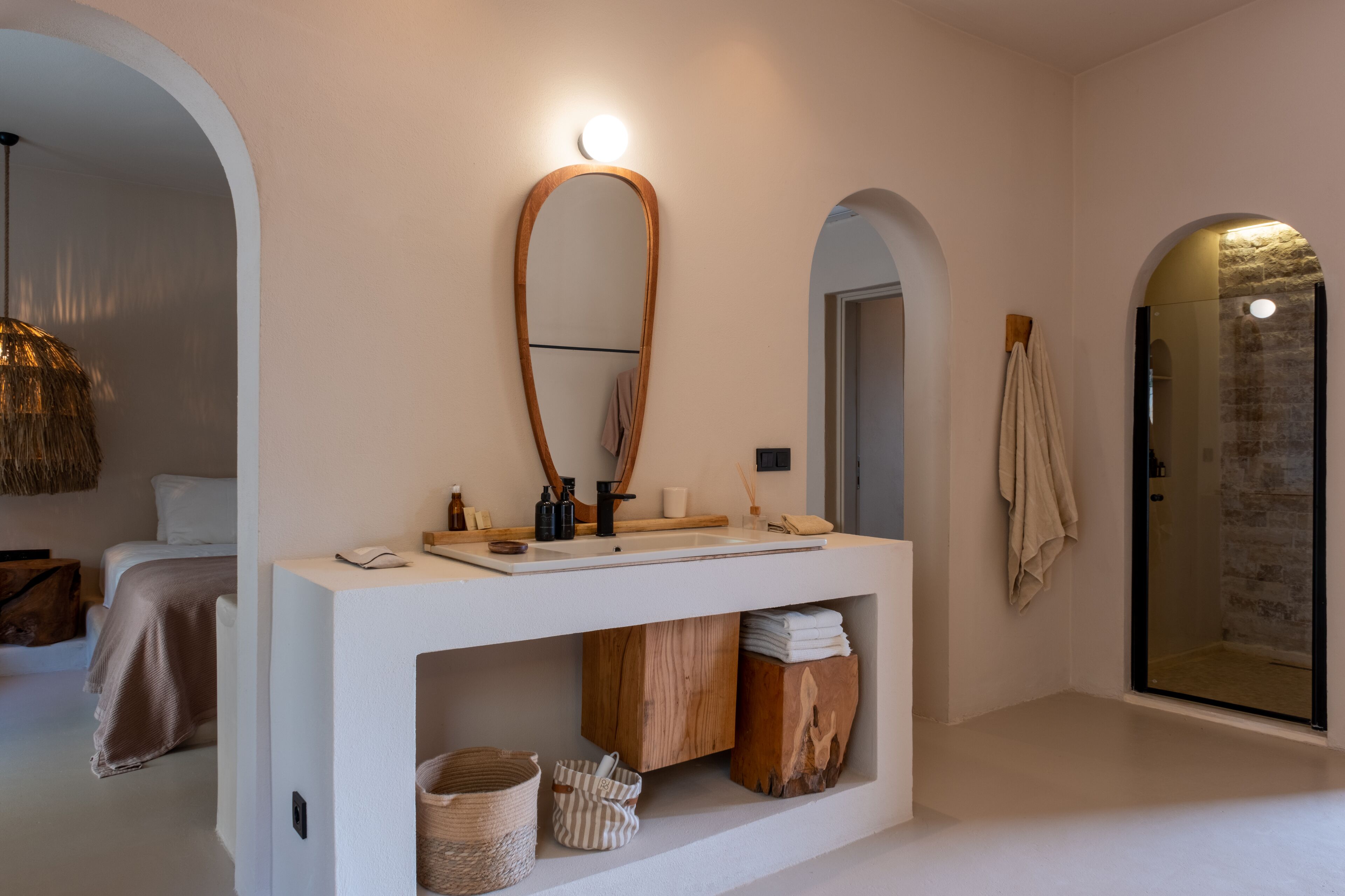Quarto premium, 1 quarto, piscina particular, vista para o jardim | Banheiro | Chuveiro, chuveiro com efeito de chuva, produtos de toalete de grife 