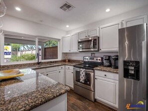Fridge, microwave, oven, stovetop - Million$ 6Bedroom+HeatedPool/Spa+Putting Green+Firepit+Loaded Game Room (Scottsdale)