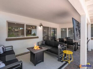 Outdoor dining - Million$ 6Bedroom+HeatedPool/Spa+Putting Green+Firepit+Loaded Game Room (Scottsdale)