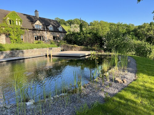 Shepherds Hut in peaceful south Wales farmland with spectacular mountain views 
