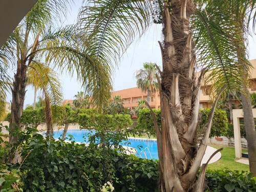 ¡bajo Extraordinario con Vistas a la Piscina y Terraza!