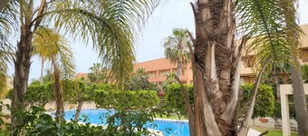 ¡bajo Extraordinario con Vistas a la Piscina y Terraza!