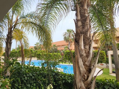 ¡bajo Extraordinario con Vistas a la Piscina y Terraza!