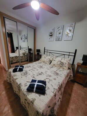 2 chambres, fer et planche à repasser, lit parapluie, Wi-Fi gratuit