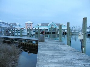 Marina - Just Beachy!  Short walk to the beach, shops and ferry! (Hatteras)
