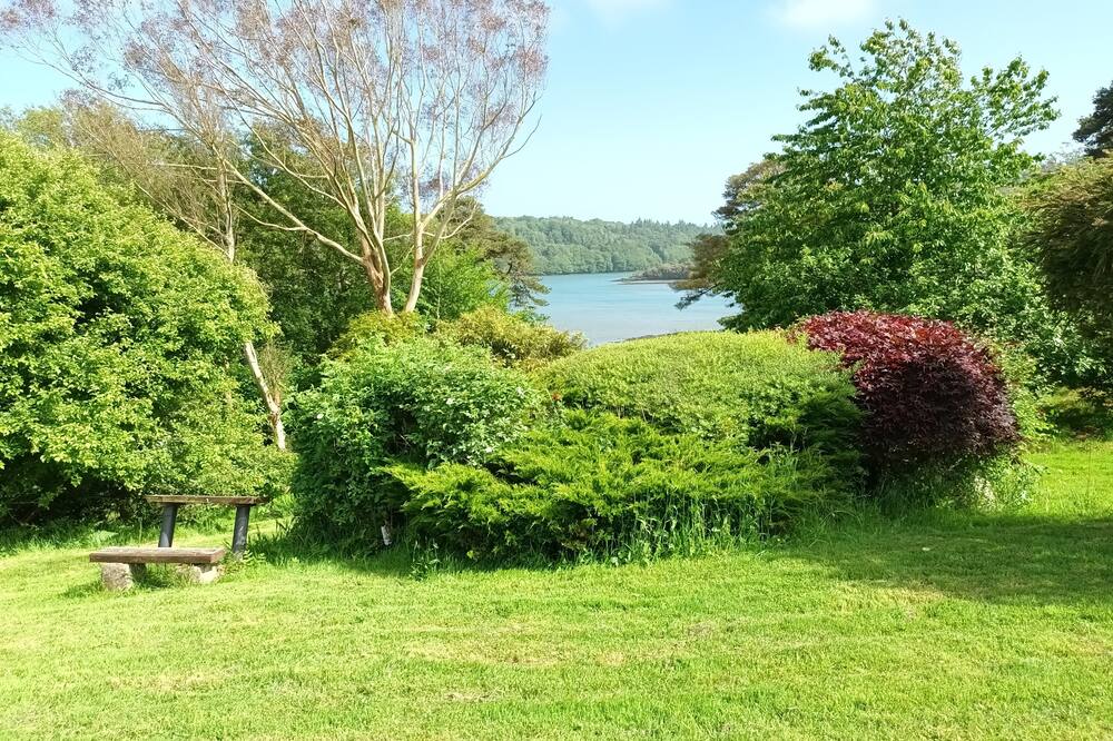 Sea View 1-bed Cottage With Private Garden
