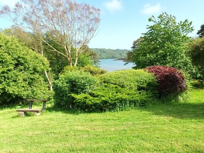 Sea View 1-bed Cottage With Private Garden