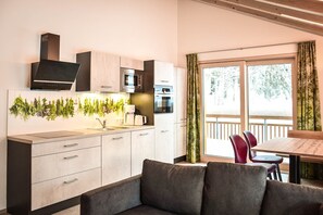 Télévision à écran plat de 50 pouces avec chaînes par câble, télévision