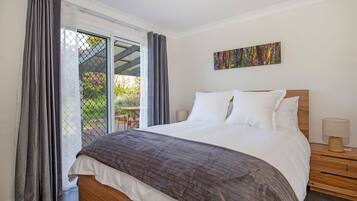 2 bedrooms, iron/ironing board, travel cot, free WiFi