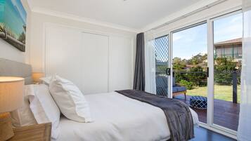 2 bedrooms, iron/ironing board, travel cot, free WiFi