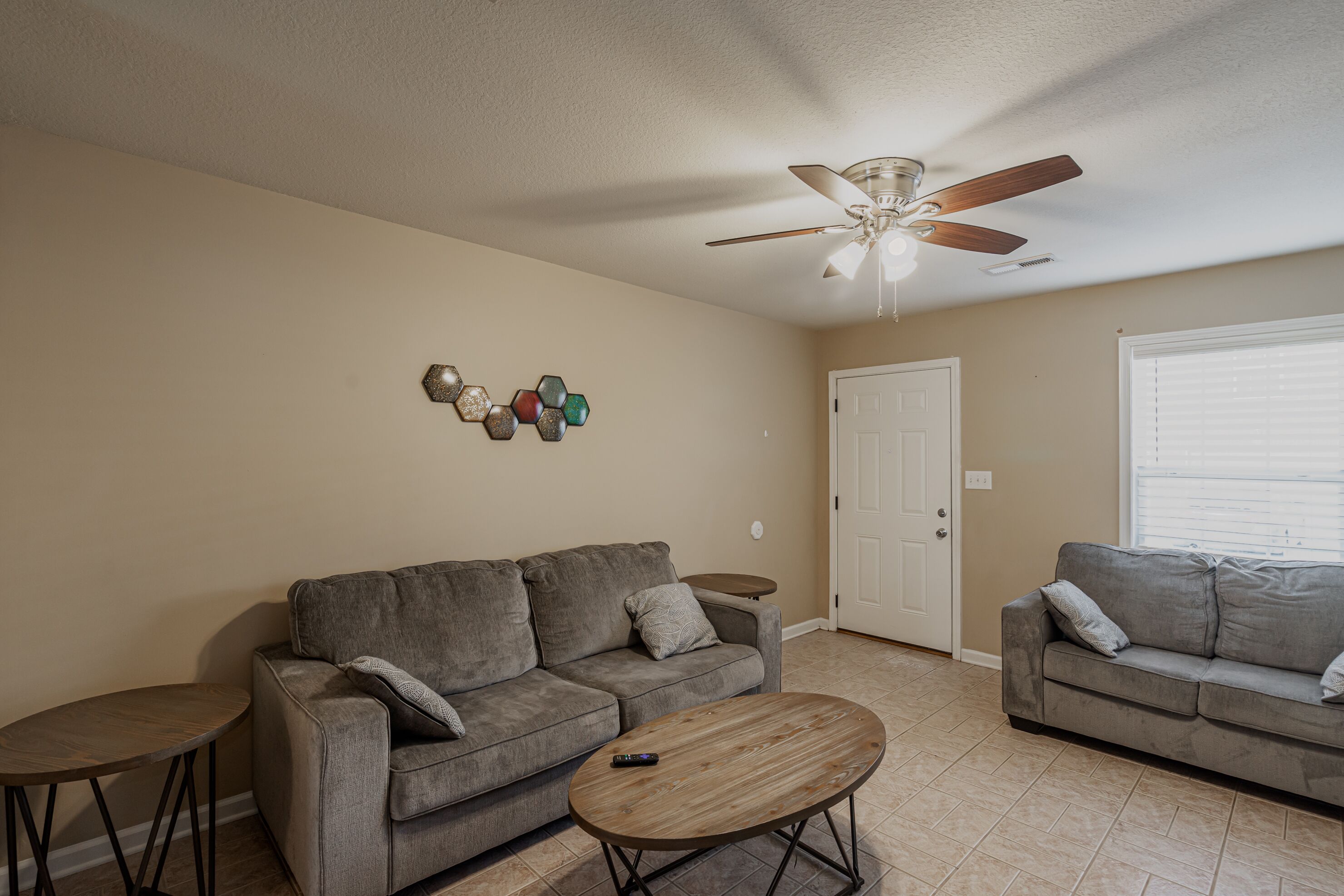 Pet Friendly, 10 Minutes to Fort Campbell-B2