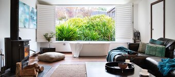 Chestnut Daylesford-Log fire place, spa bath and close to all of Daylesford's attractions