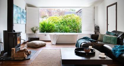 Chestnut Daylesford-Log fire place, spa bath and close to all of Daylesford's attractions