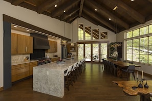 Fridge, microwave, oven, stovetop - One-of-a-Kind Luxury Home - Hot Tub, Firepit, Views - 8 Min to Purg (Durango)