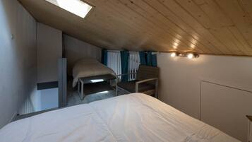 1 chambre, fer et planche Ă  repasser