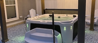 Hot Tub, Semi-Private Courtyard