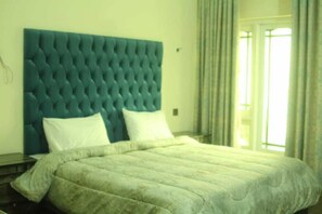 Executive Double Room | Iron/ironing board, free WiFi
