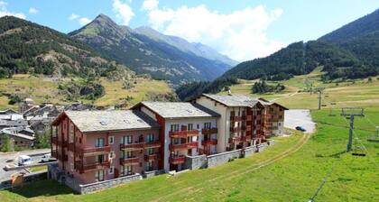 300m du centre station, 1er étage, vue village, balcon, télévision, casier à ski, 27m², Val Cenis