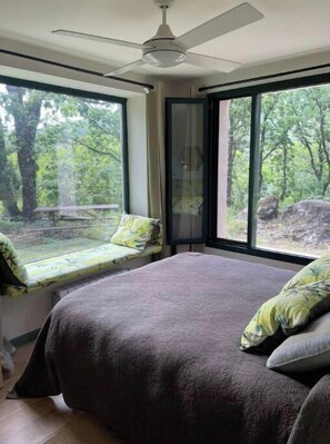 3 Schlafzimmer, Schreibtisch, Bügeleisen/Bügelbrett, Reisekinderbett
