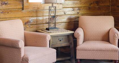 #40 - Flagpole View Cabins - King Cabin