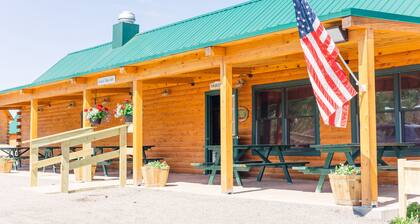 #40 - Flagpole View Cabins - King Cabin