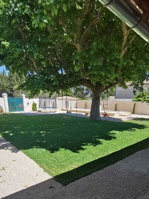 المنطقة المحيطة بالمنشأة