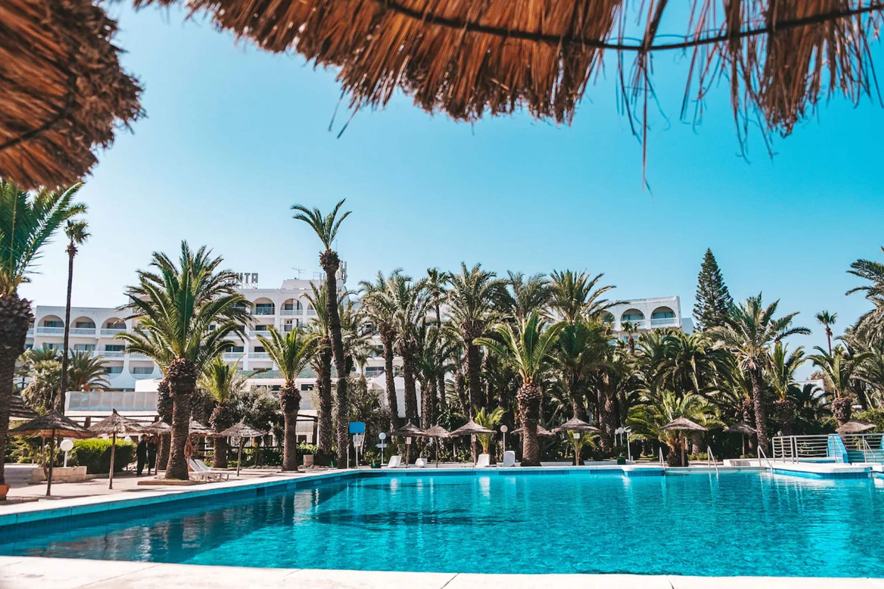 Innenpool, Außenpool (je nach Saison geöffnet)