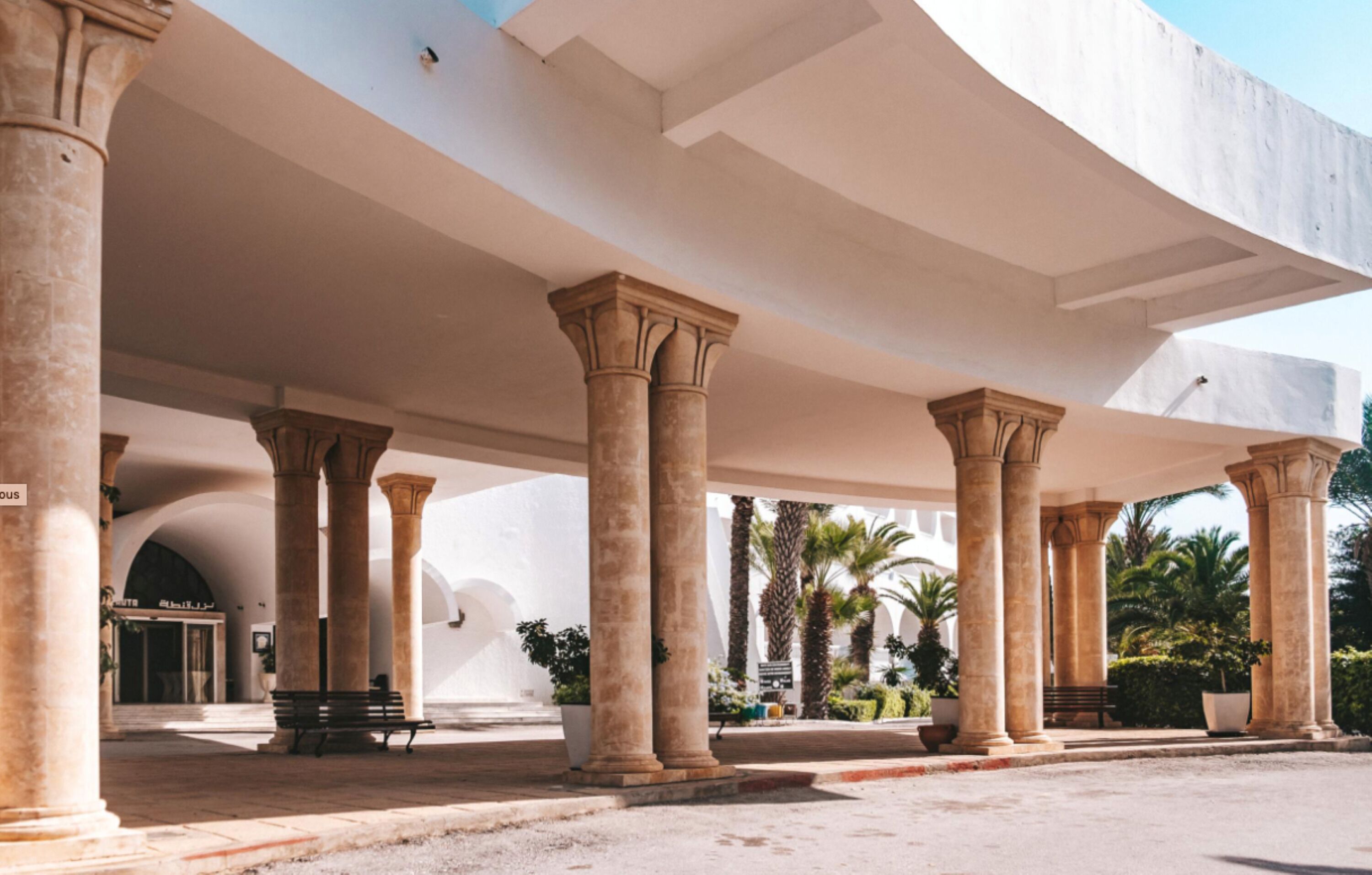 Vista frontal de la propiedad