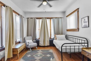 5 dormitorios, escritorio, wifi gratis y ropa de cama