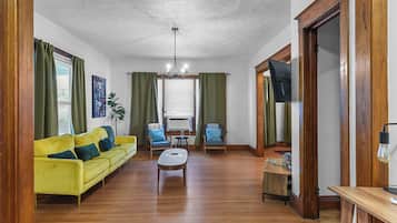 Smart-TV, fotballspill og bordtennis