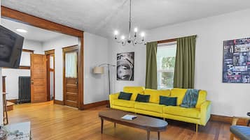 Smart-TV, fotballspill og bordtennis