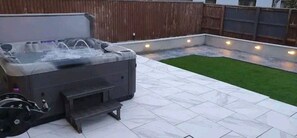 Tina de hidromasaje al aire libre