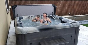 Bain à remous extérieur