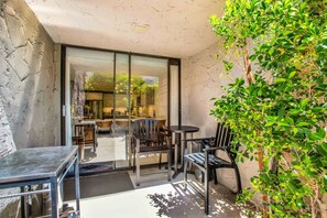 تناول الطعام بالخارج