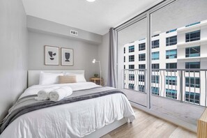 2 bedrooms, iron/ironing board, WiFi, bed sheets - Brickell Condo with City Views (Miami)