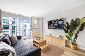 TV - Brickell Condo with City Views (Miami)