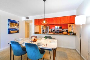 Dining - Brickell 1BR • Pool/Gym • FanFest 2026 (Miami)