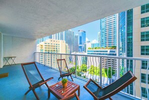Property grounds - Brickell 1BR • Pool/Gym • FanFest 2026 (Miami)