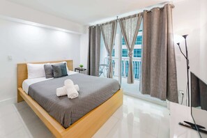 Iron/ironing board, WiFi, bed sheets, wheelchair access - Comfortable Brickell Studio - City View & Free Parking (Miami)