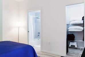 2 Schlafzimmer, Schreibtisch, Bügeleisen/Bügelbrett, WLAN