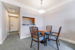 Dining - Luxury Condo at the Top of Miami’s Iconic 4S (Miami)