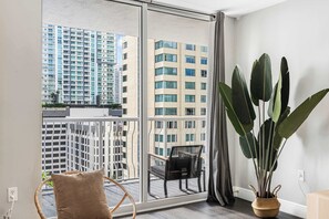 Interior - Brickell Bliss: Pool, Gym & Jacuzzi (Miami)