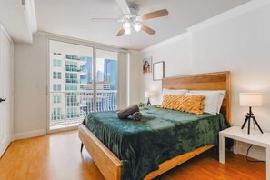 2 bedrooms, iron/ironing board, WiFi, bed sheets - Brickell Condo with Ocean Views (Miami)