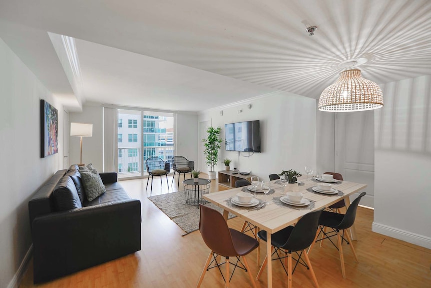 2br Condo | Free Parking | Sleeps 8 - Key Biscayne, FL