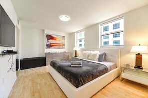 3 habitaciones, tabla de planchar con plancha, wifi y ropa de cama 