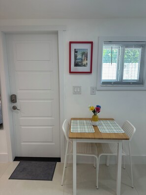 Dining - Paradise Suite (Fort Lauderdale)