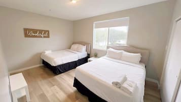 3 habitaciones, tabla de planchar con plancha, wifi y ropa de cama