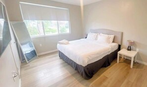 3 bedrooms, iron/ironing board, WiFi, bed sheets