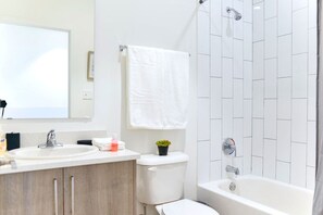 Shower, hair dryer, towels, soap - Townhouse Minutes from Design District (Miami)